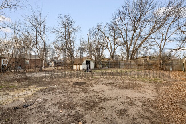 Building Photo - 2803 S Glenn Ave