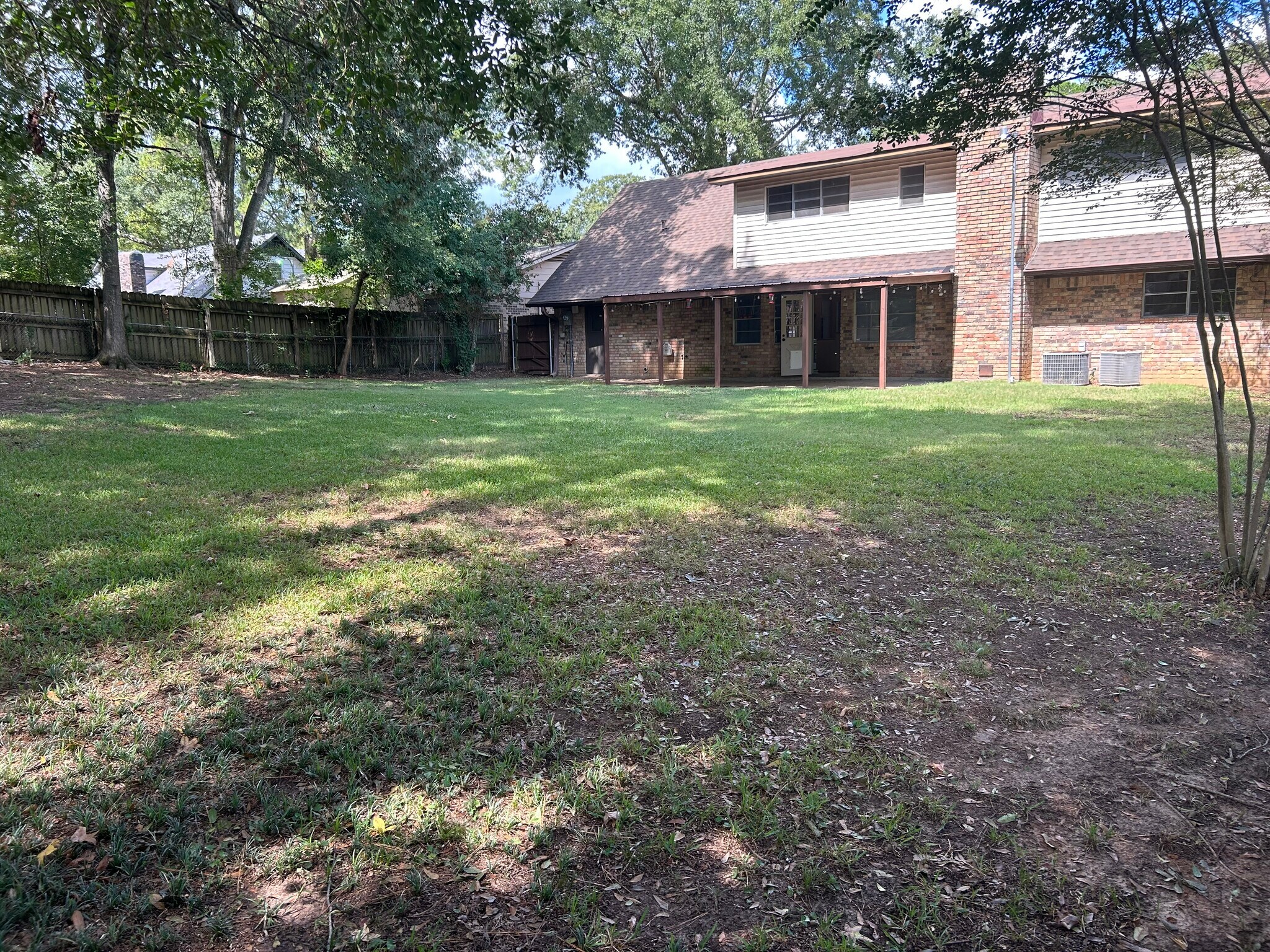 Building Photo - 867 Belden Dr