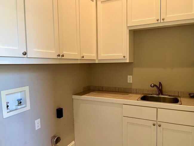 Building Photo - Beautiful Home in Rouzan of Southdowns neighborhood!