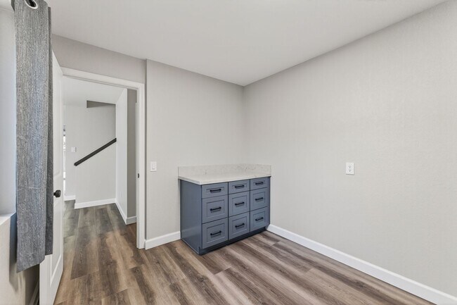 Building Photo - Charming 3-Bedroom Condo in Creekside Village – Prime Location!