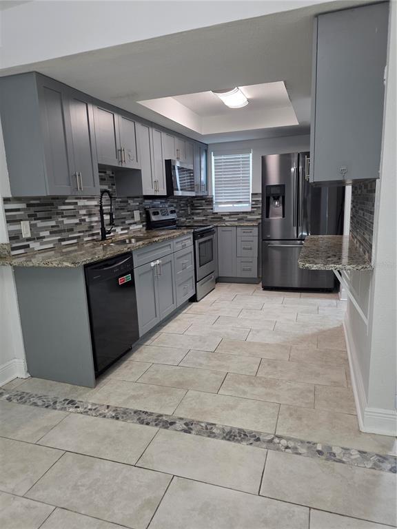 Building Photo - 3821 N Oak Dr