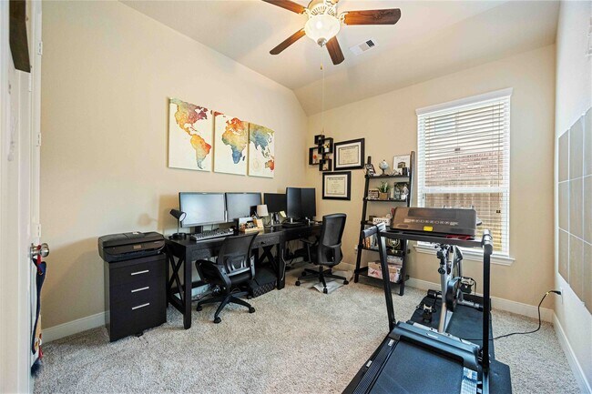Building Photo - 931 Abelia Ave