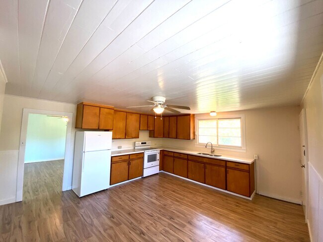 Building Photo - Charming 2-Bedroom Home in Prime Waimea Location