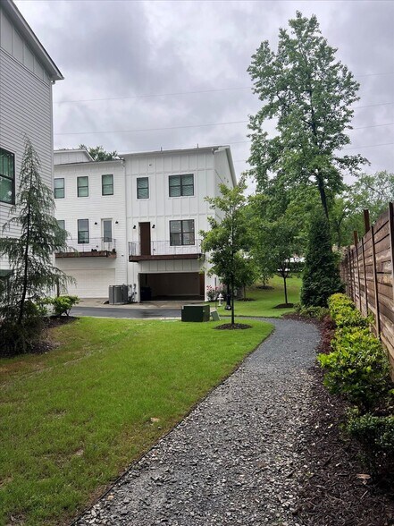 Building Photo - 2443 Sycamore Rd NW