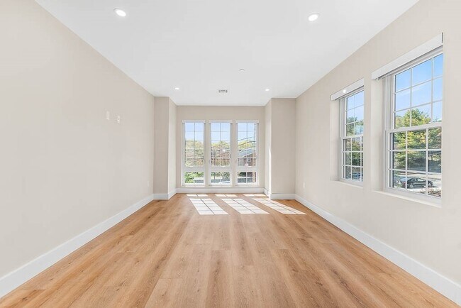 Building Photo - 22 Everett St