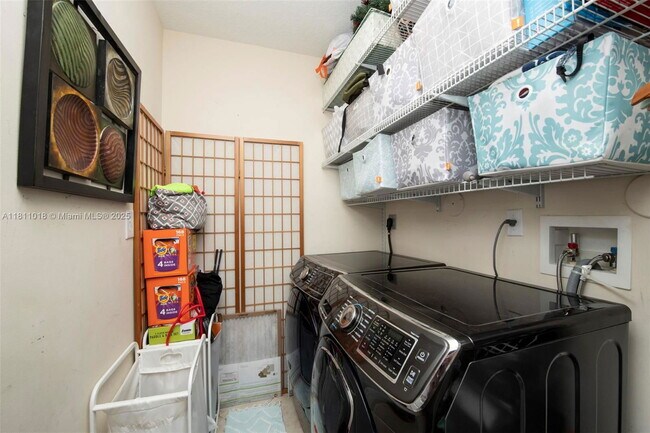 Building Photo - 814 SW 143rd Ct