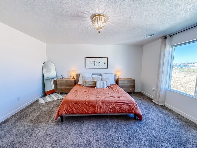 Building Photo - 549 N Orchard Dr