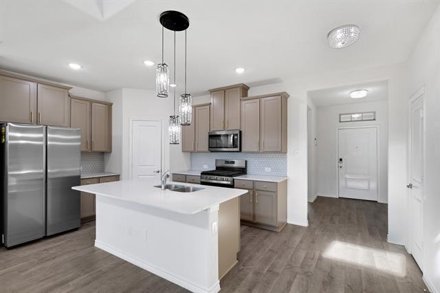 Building Photo - 11120 Canyon Oak St