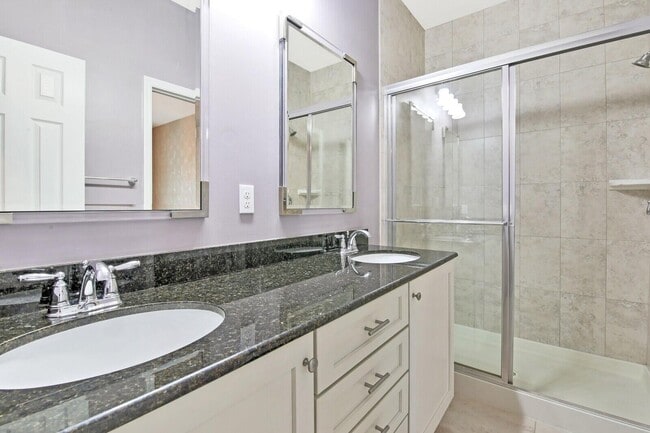 Building Photo - 1184 S Community Dr