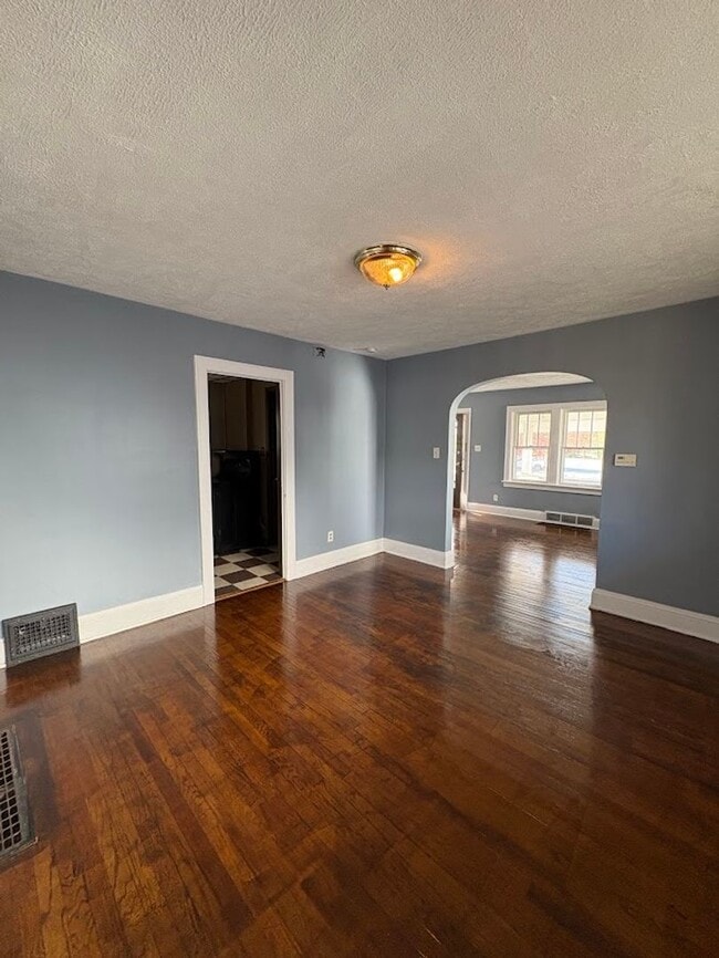 Building Photo - Four bedroom 2 full bath home for rent