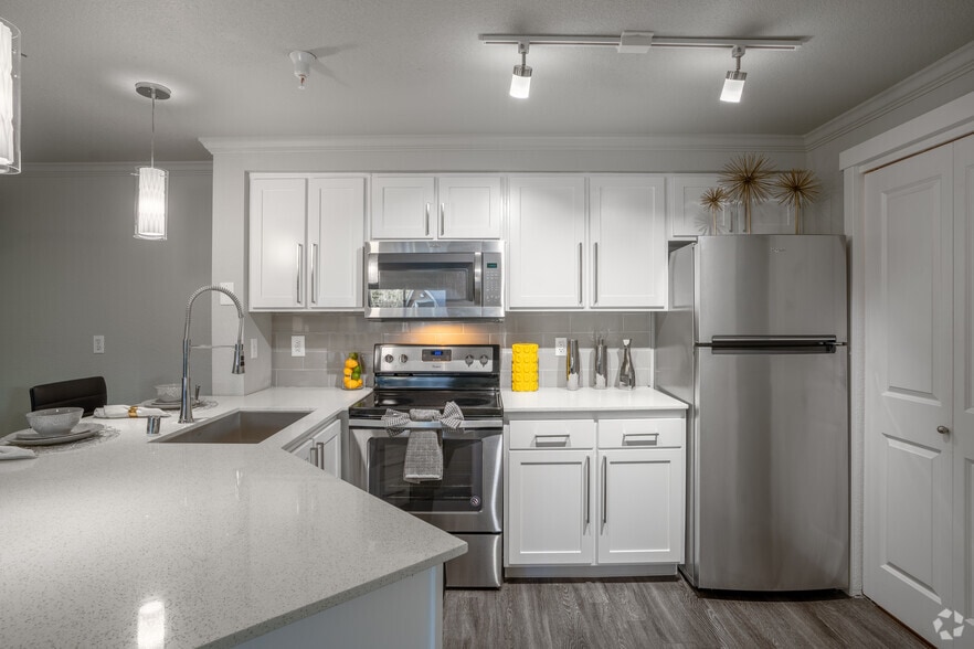 2BR, 1BA - 862SF - Overlook at Lakemont