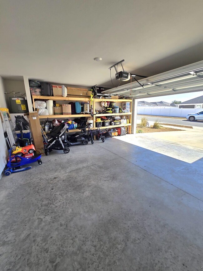 Building Photo - 1964 Catbird Trl