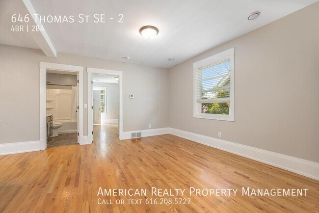 Building Photo - 646 Thomas St SE