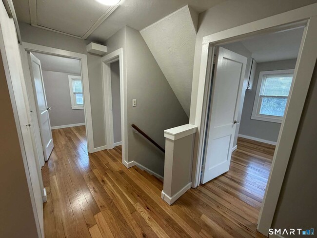 Building Photo - 27 New Hampshire Dr