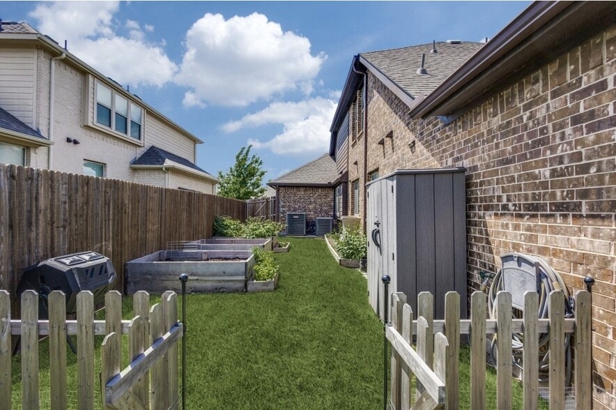 Building Photo - 3317 Creekhaven Dr