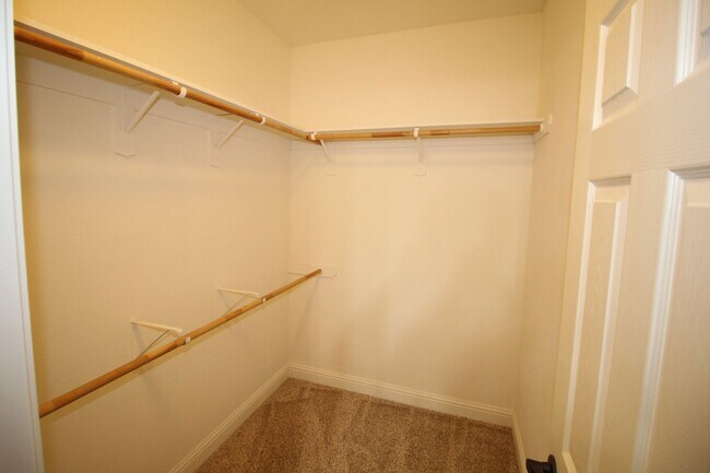 Building Photo - 3856 Heritage Ave