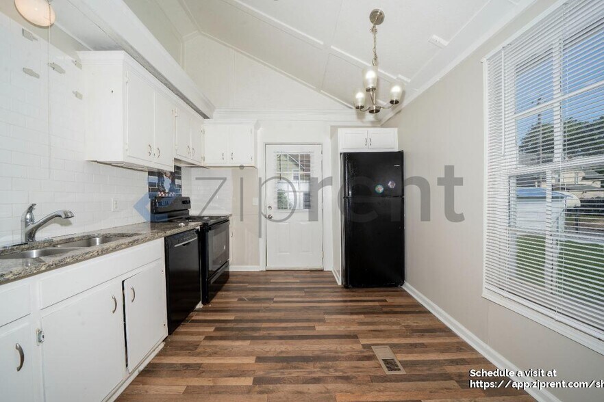 Building Photo - 3511 Clopton St SW