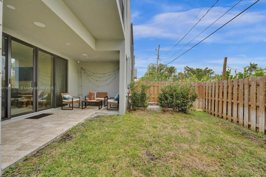 Building Photo - 1101 NE 16th Ter