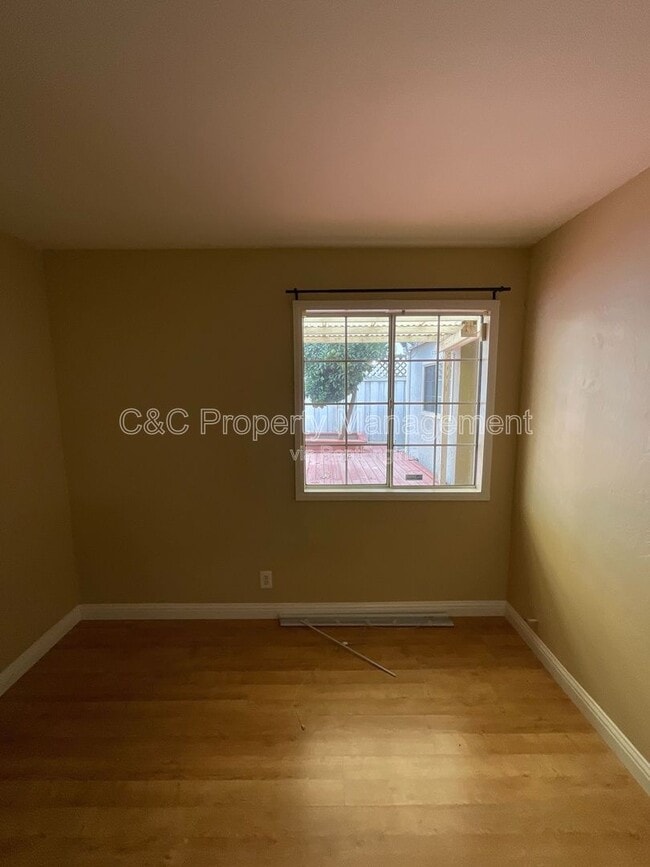 Building Photo - 3872 Tiverton Dr