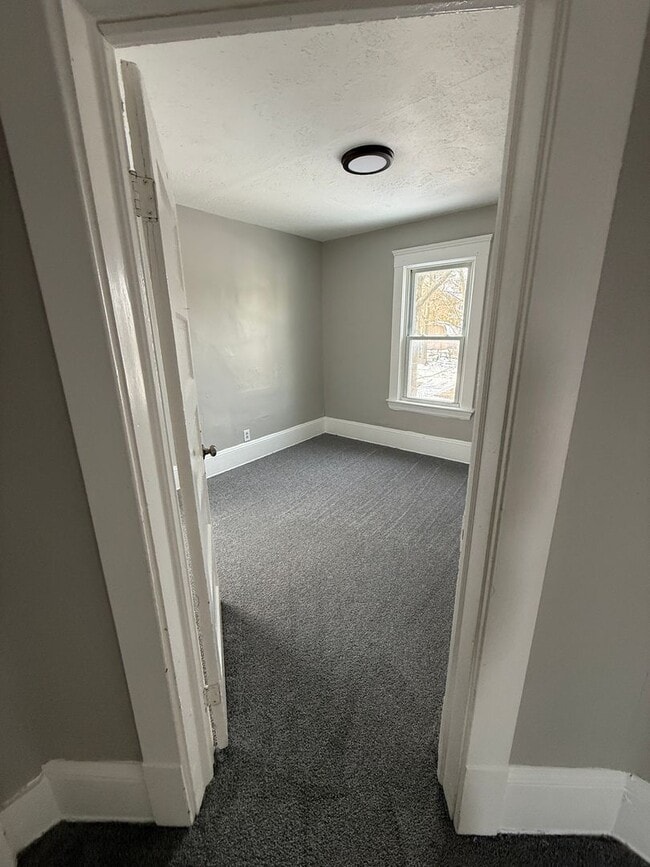 Building Photo - Cudell/West Blvd neighborhood; 4 bedroom/1 bath single family house for rent!