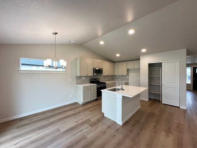 Building Photo - Brand New Hayden North Home