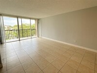 Building Photo - 8840 Fontainebleau Blvd