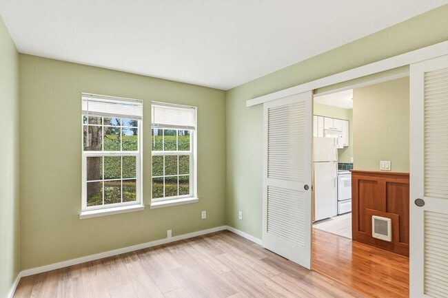 Building Photo - Ground Level 2 Bedroom Condo in Charbonneau Community