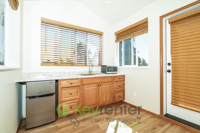 Building Photo - Bright 2-Bedroom with Garage, Storage, and...