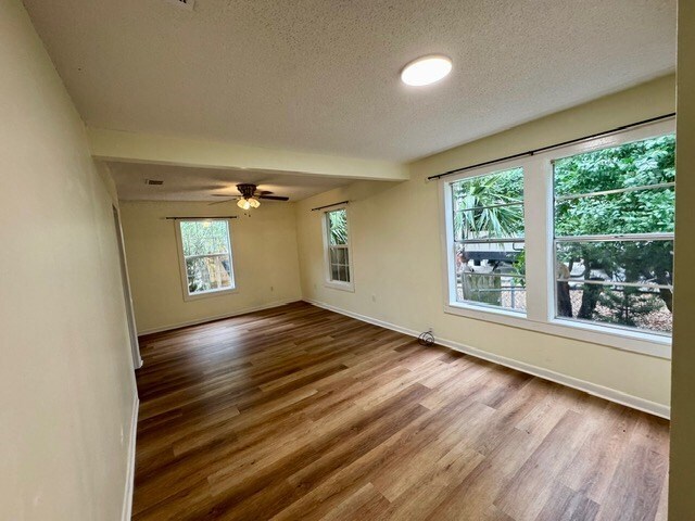 Building Photo - 352 Bonita St