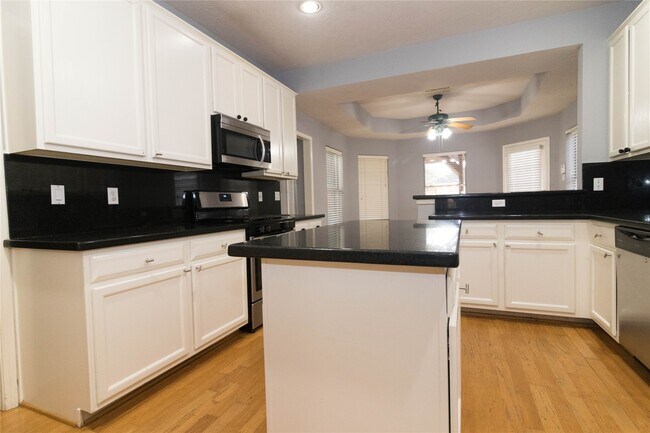 Building Photo - 310 Cheddington Dr