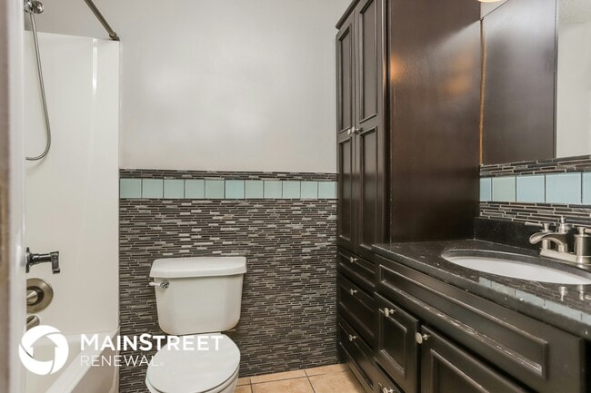 Building Photo - 1353 Meadow Dr