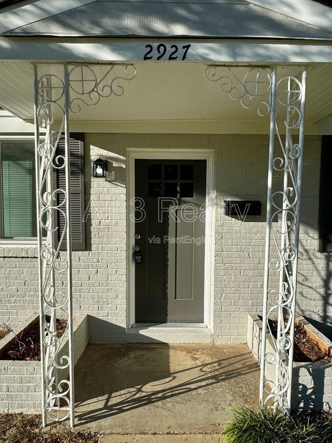 Building Photo - 2927 Brevard Ave