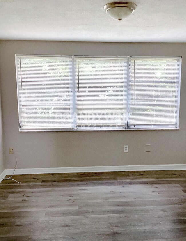 Building Photo - 7317 Oak Crest Dr