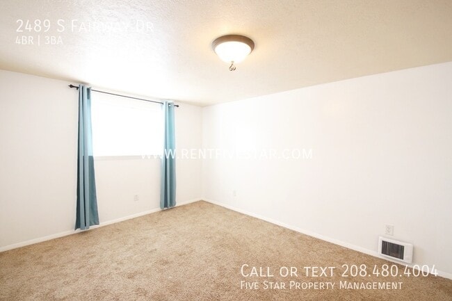 Building Photo - 2489 S Fairway Dr