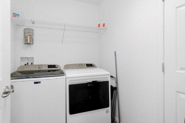 Building Photo - 4810 S Amstel Dr