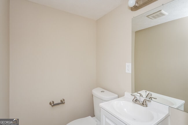 Building Photo - 2077 Raintree Pl