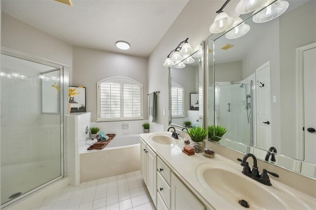 Building Photo - 2351 Summit Way Ct