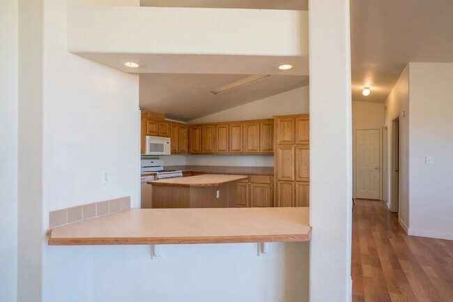 Building Photo - 007