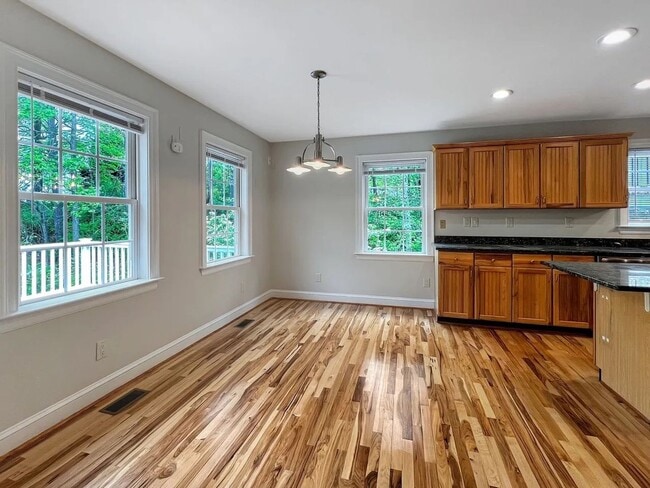 Building Photo - Secluded Near West End 5 bedroom