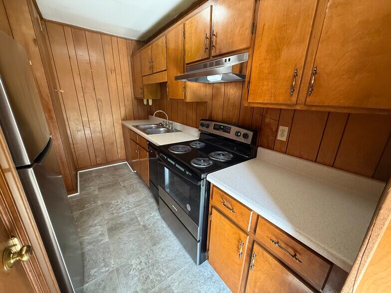 Building Photo - 586 Franklin St