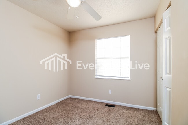 Building Photo - 425 Forest Grove Cir