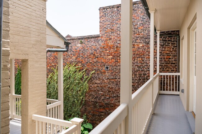 Building Photo - 1018 Bienville St