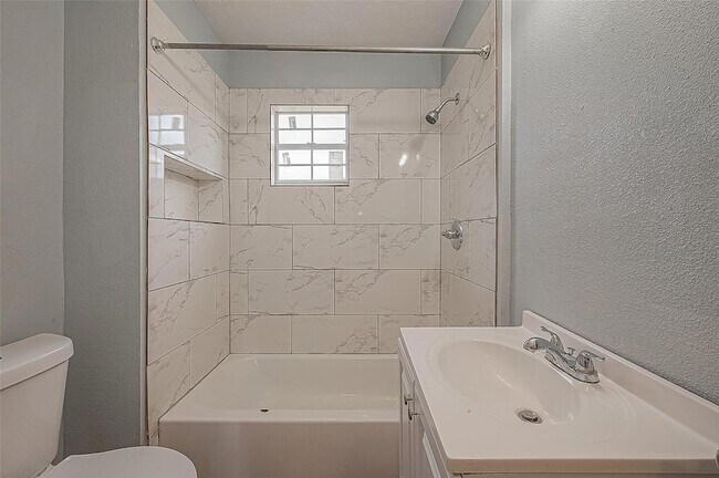 Building Photo - 4006 Sunflower St