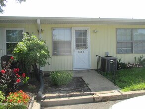 Building Photo - 363B Chesterfield Ct
