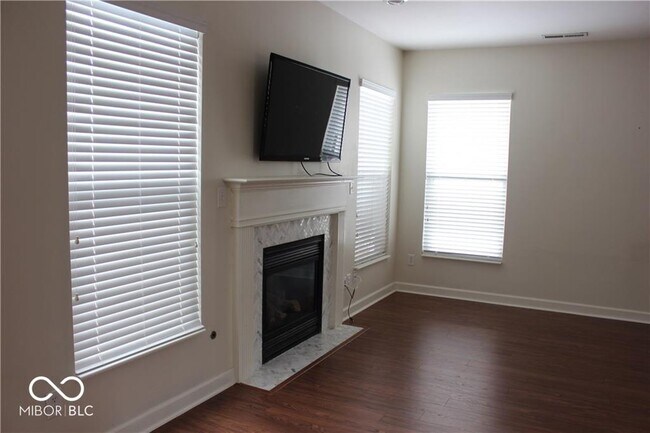 Building Photo - 6255 Canterbury Dr