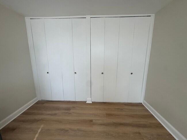 Building Photo - 45 Maple St