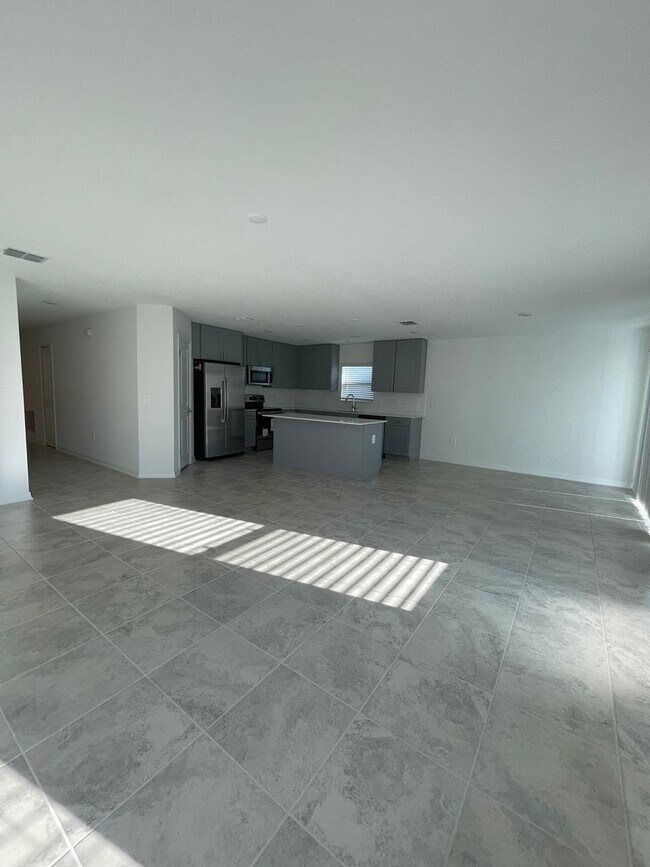 Building Photo - BEAUTIFUL BRAND NEW 2022 Home in the new S...