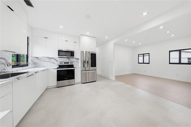 Building Photo - 1021 NW 48th St
