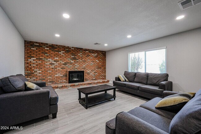 Building Photo - 11207 S Iroquois Dr