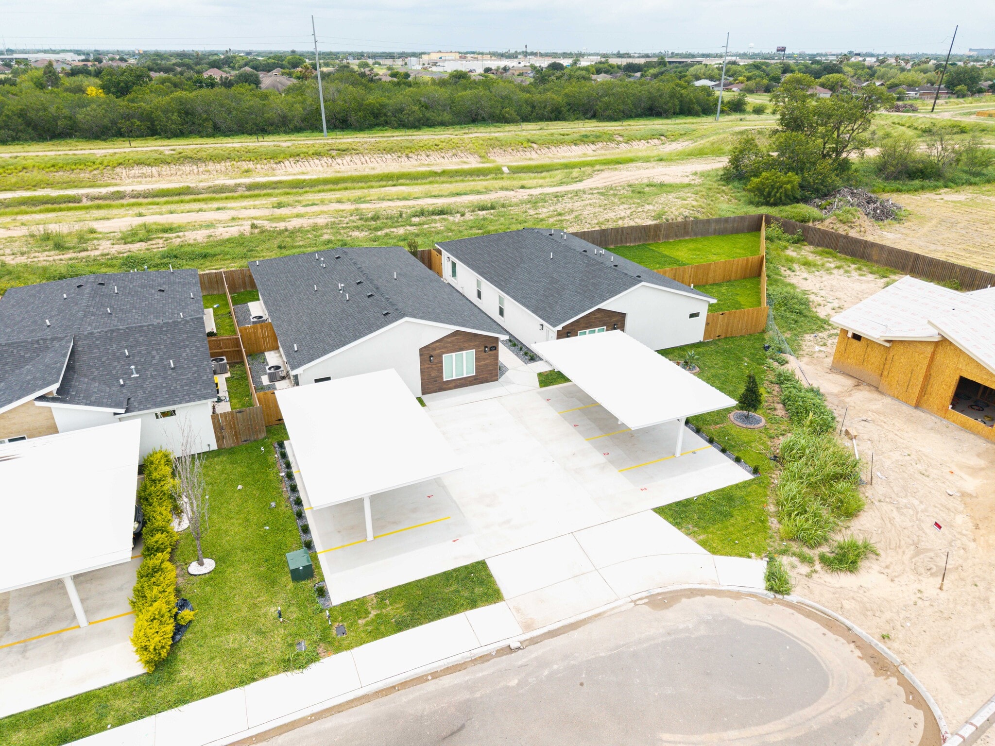 Building Photo - 3211 S Chloe Ave